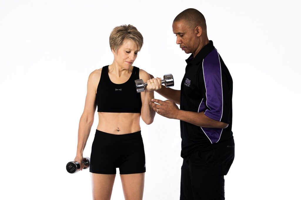 Coach sportif 2025 : les technologies à dompter pour rester crédible et faire gonfler les delts de vos clients