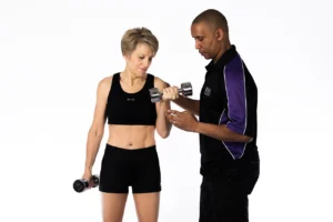 Coach sportif 2025 : les technologies à dompter pour rester crédible et faire gonfler les delts de vos clients